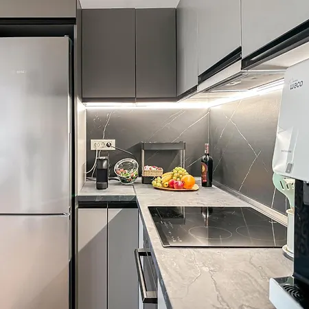 Daire New Bright 2br Flat Location Piata Romana Bükreş